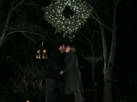 DeBeers — The Unbreakable Kiss